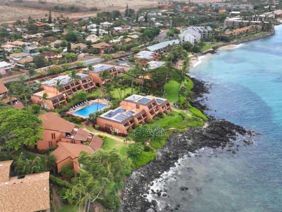 Kuleana Condo On Oceanfront Cliff And Can See Pool - Aerial Photo