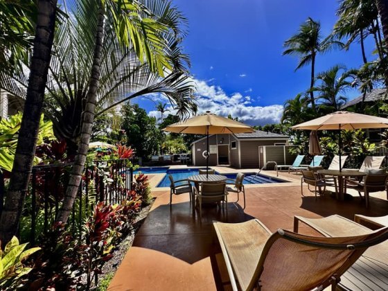 Grand Champions Wailea Pool and Seatings