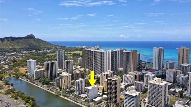 Photo 1 of 2509 Ala Wai Blvd #301, ホノルル