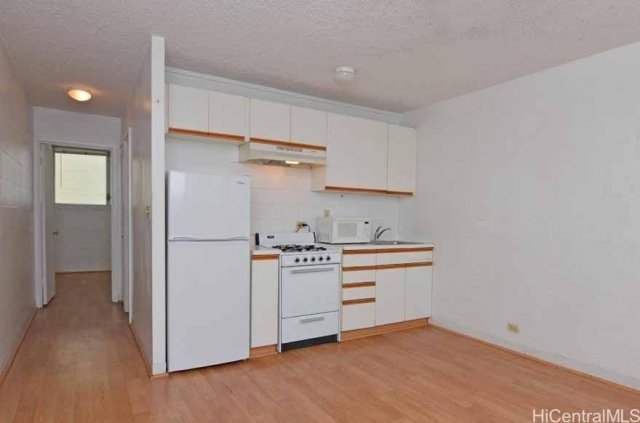 Photo 1 of 1867 Kaioo Dr #404, ホノルル