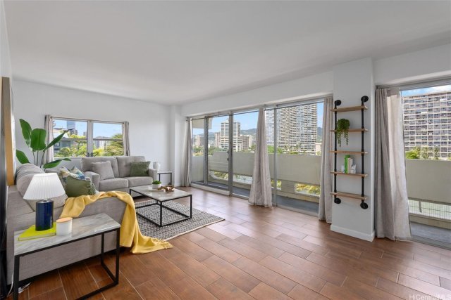 Photo 1 of 2085 Ala Wai Blvd #B64, ホノルル