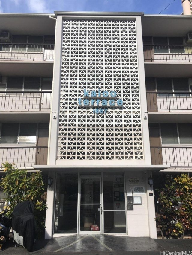 Photo 1 of 1863 Kaioo Dr #206, ホノルル