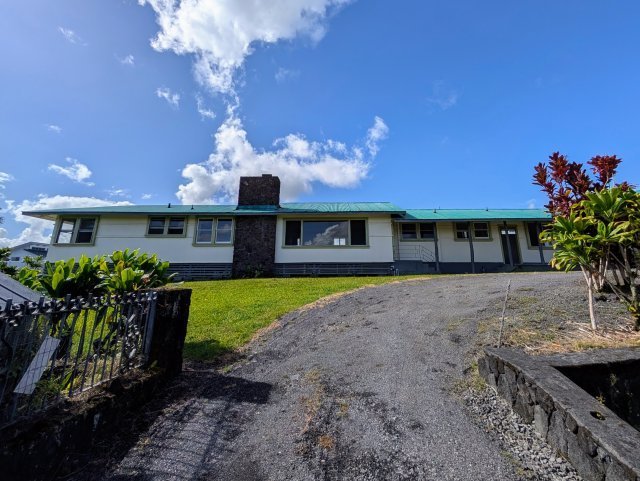 Photo 1 of 1249 W Kawailani St, Hilo