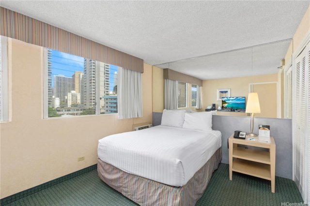 Photo 1 of 444 Kanekapolei St #513, ホノルル