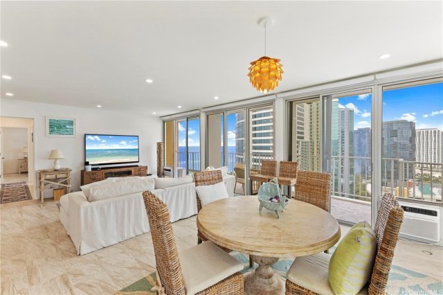 Photo 1 of 1350 Ala Moana Blvd #PH7, ホノルル