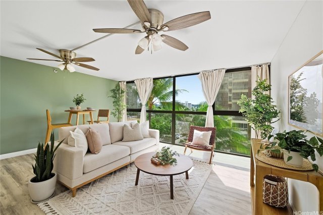 Photo 1 of 2724 Kahoaloha Lane #803, ホノルル