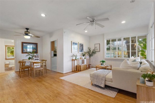 Photo 1 of 637 Kuaaina Way, カイルア