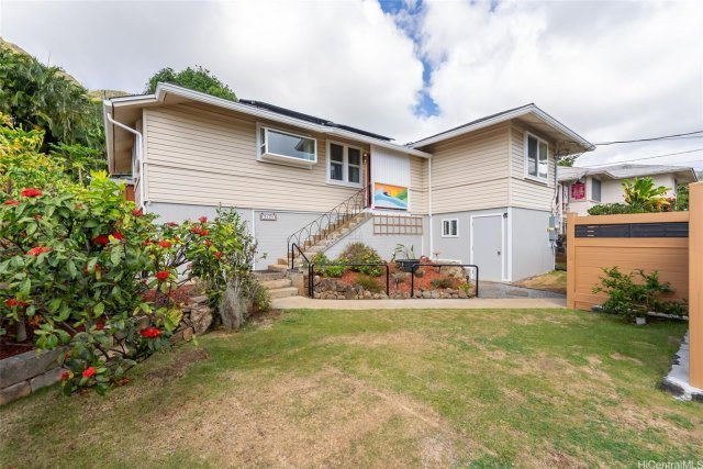 Photo 1 of 2420 Gardenia St, ホノルル