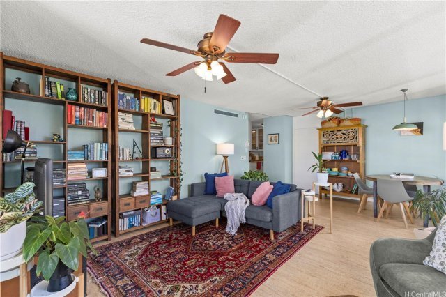 Photo 1 of 2465 Ala Wai Blvd #603, ホノルル