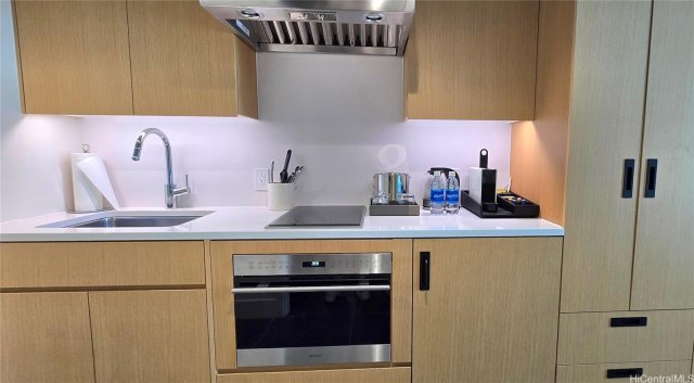 Photo 1 of 1390 Kapiolani Blvd #3308, ホノルル