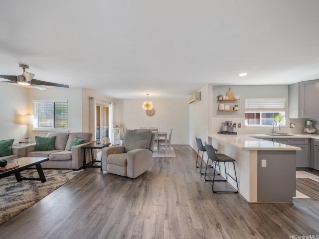 Photo 1 of 92-1117 Panana St #404, カポレイ