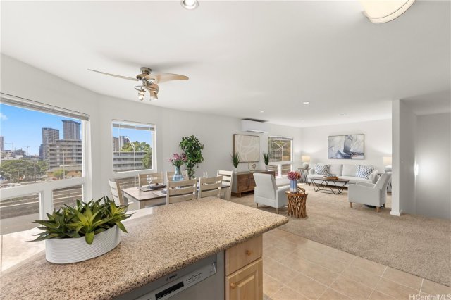 Photo 1 of 1410 Alapai St #5, ホノルル