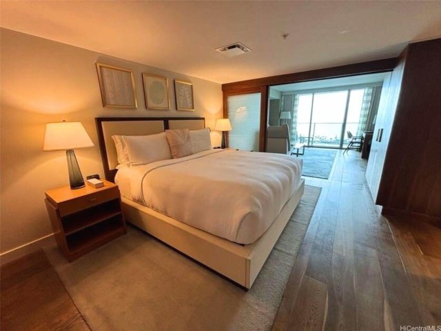 Photo 1 of 383 Kalaimoku St #2906, ホノルル