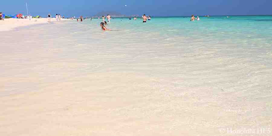 Crystal clear ocean in Lanikai and lots of visitors enjoying