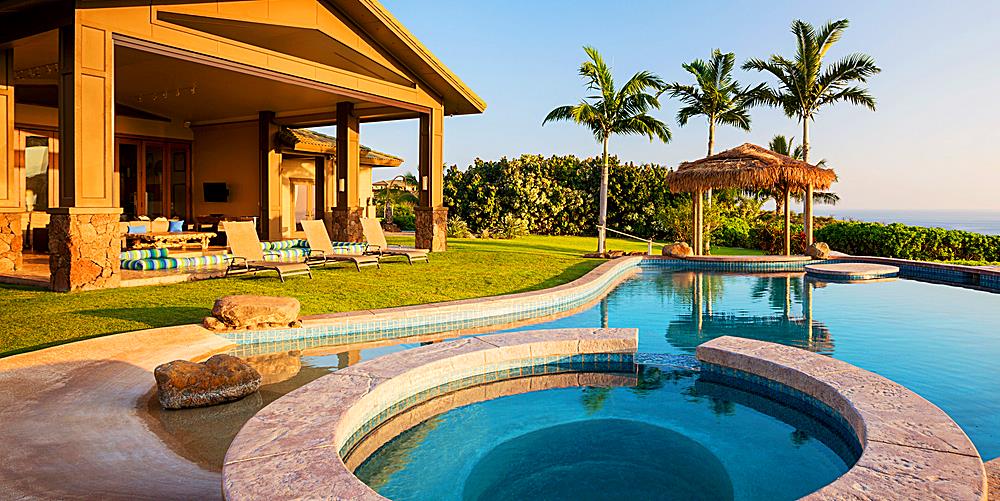 Luxury Hawaii Home - Pool and Patio 