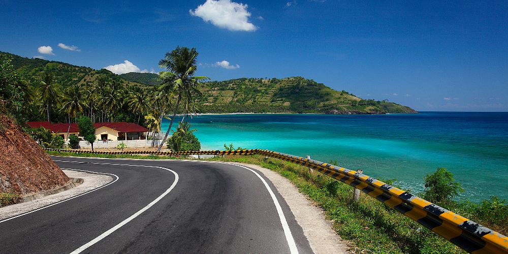 Oceanfront Street in Hawaii