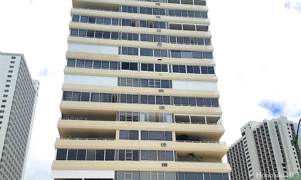 Foster Tower Waikiki - Zoom In To See Balconies